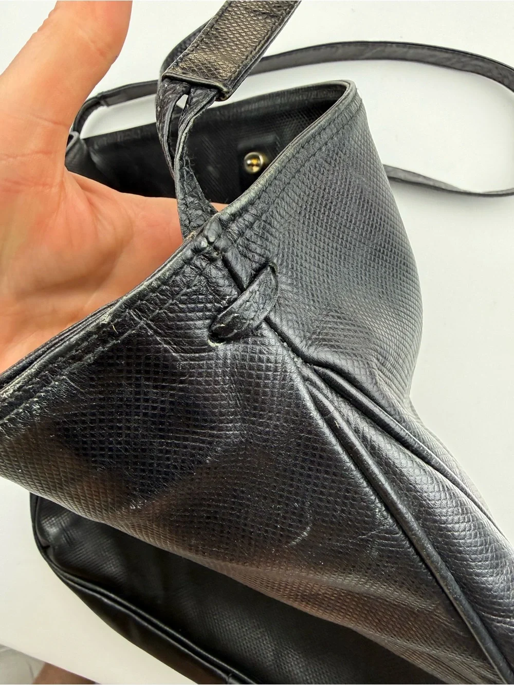 BOTTEGA VENETA Black Cross-Hatch Leather Crossbody Shoulder Bag